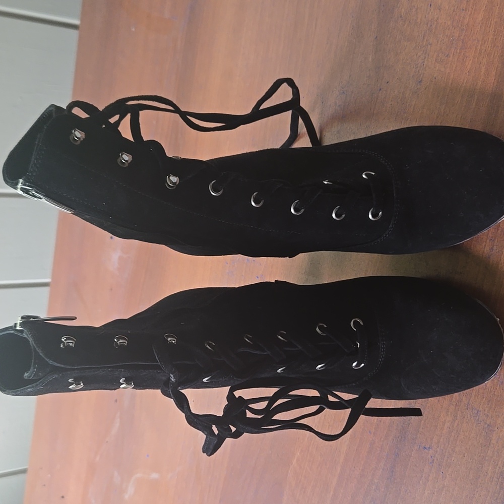 Gianvito Rossi Black Suede Lace Up Bootie 7.5